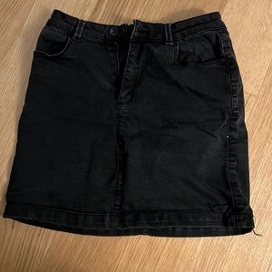 American Eagle black mini skirt